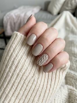 4. Greige Sweater Texture Nails