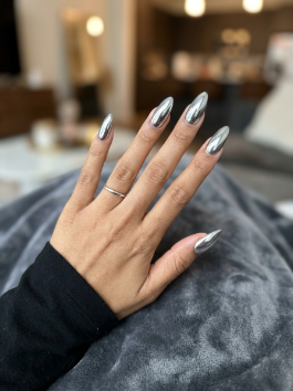 3. Chrome Mirror Nails