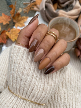 30. Brown Neutral Nails