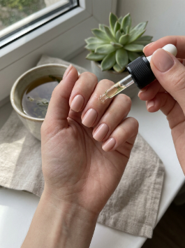 How to Maintain Healthy and Beautiful Short Nude Nails