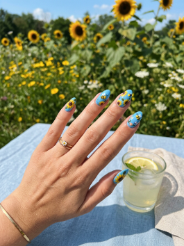 12. Sunflower and Bee Nails